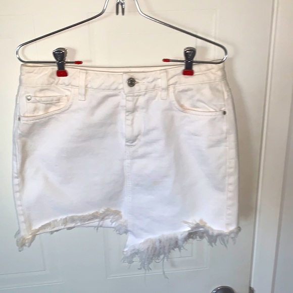 Guess mini white jeans skirt asymmetrical raw hem - Picture 3 of 5